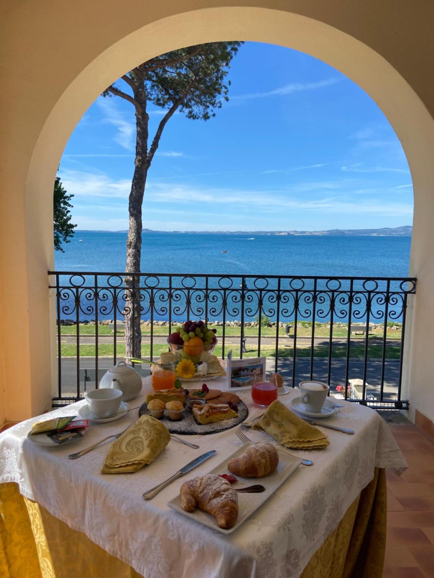 Hotel Holiday Sul Lago Bolsena Exterior foto